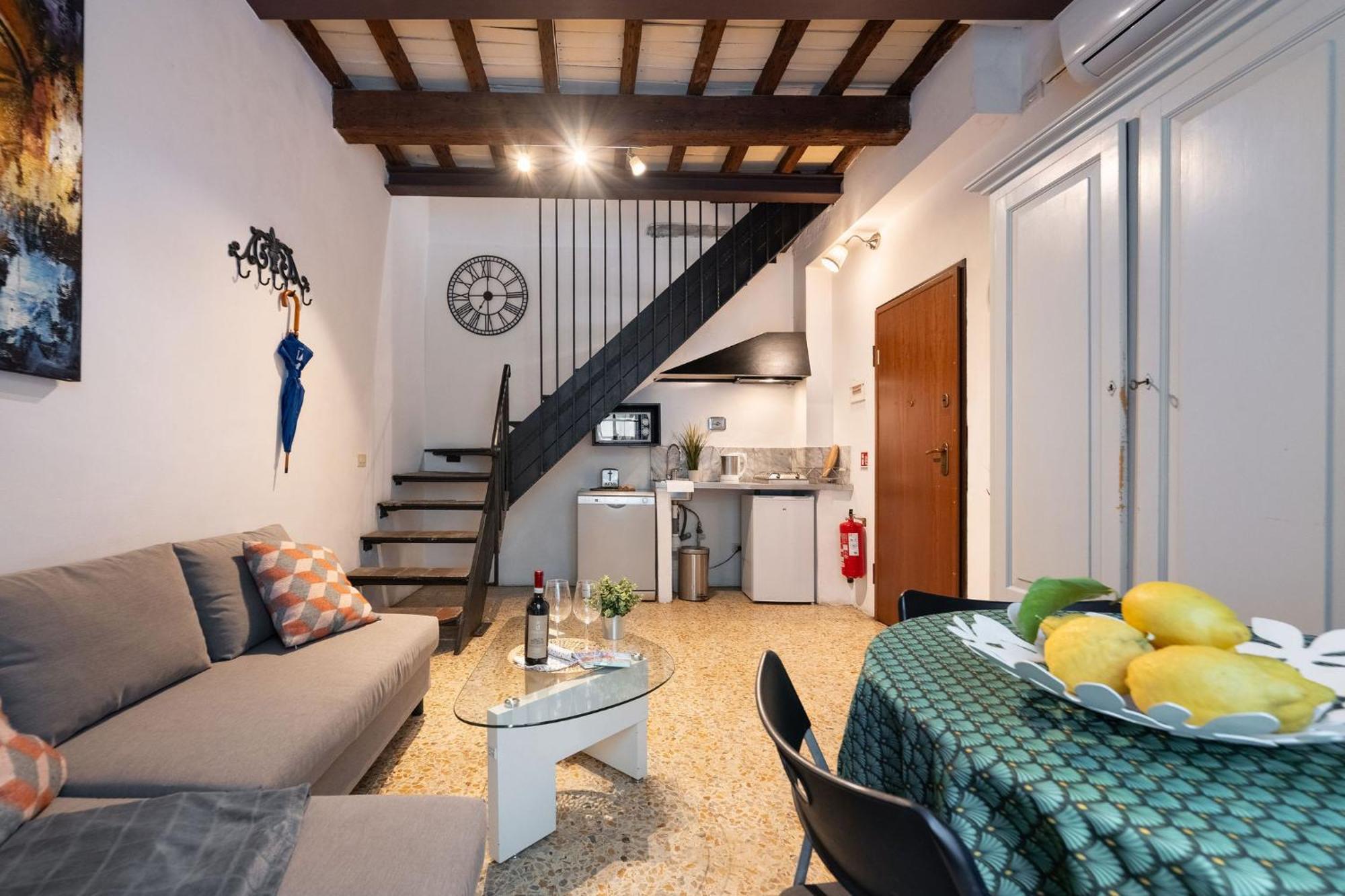 F1 - Santa Croce One Bedroom Apartment For Couples Флоренция Экстерьер фото